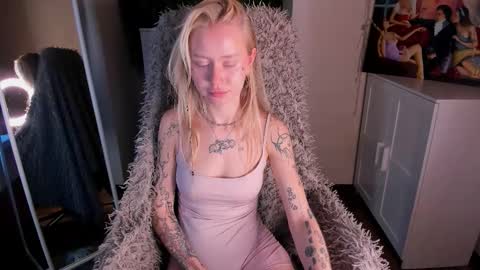 Snapshot of kris_grant chatting on 10/03/25, 08:33 kris_grant online show from 10/03/25, 08:33