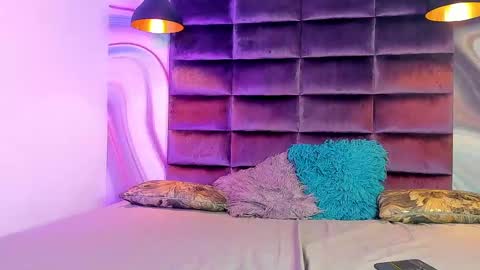 Snapshot of kris_kane chatting on 02/14/25, 12:09 kriss online show from 02/14/25, 12:09