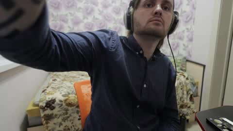 Krismojo online show from 01/10/25, 10:04