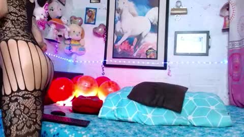 krisstal703358 online show from 12/18/25, 07:25