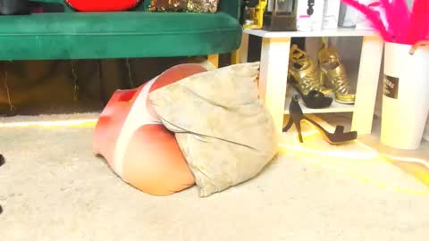 Snapshot of kristal_luxe chatting on 09/21/25, 06:04 Kristal Luxe online show from 09/21/25, 06:04