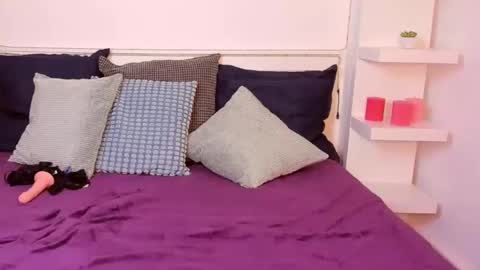 Snapshot of kristalbabe69 chatting on 12/21/24, 06:19 Kristal online show from 12/21/24, 06:19