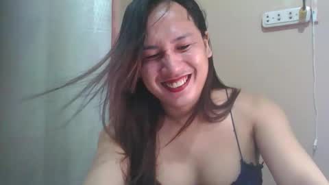 Snapshot of kristalheart chatting on 12/03/25, 05:33 krunchee online show from 12/03/25, 05:33