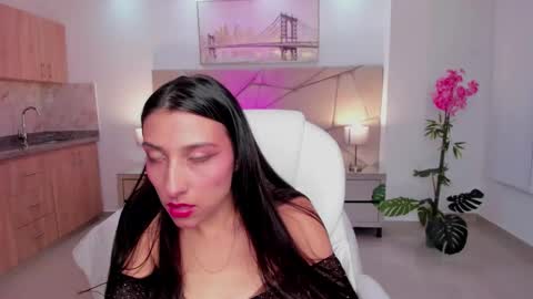 Snapshot of kristen_rousse chatting on 09/25/25, 09:40 Kristine 33 online show from 09/25/25, 09:40