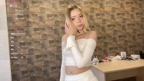 Snapshot of kristiancommes chatting on 05/18/26, 04:24 Alisa online show from 05/18/26, 04:24