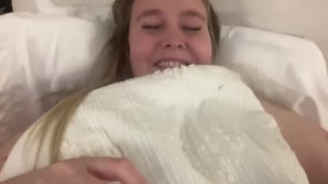 Snapshot of kristicutiez chatting on 12/23/24, 07:38 Kristi 3 online show from 12/23/24, 07:38