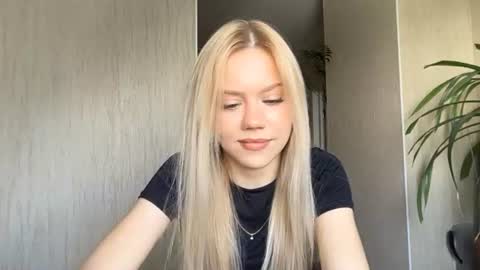 Snapshot of kristifelicien chatting on 06/27/26, 05:12 Blake online show from 06/27/26, 05:12