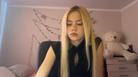 Snapshot of kristifelicien chatting on 07/16/26, 12:11 Blake online show from 07/16/26, 12:11