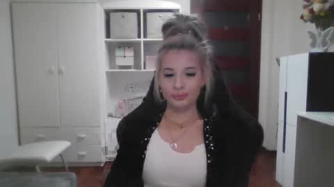 KristineAmore online show from 10/09/25, 07:50