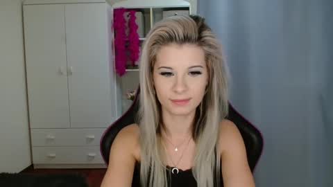 KristineAmore online show from 10/28/25, 03:58