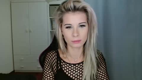 KristineAmore online show from 10/31/25, 07:48