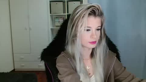 KristineAmore online show from 11/05/25, 07:30