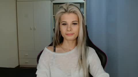 KristineAmore online show from 04/17/26, 06:38