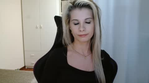 KristineAmore online show from 05/20/26, 06:36