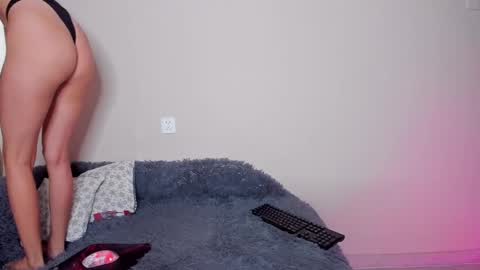 Snapshot of kristinesmith chatting on 02/17/25, 08:41 Kristi online show from 02/17/25, 08:41