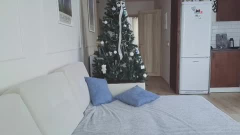 Snapshot of kristinesmith chatting on 12/15/25, 05:23 Kristi online show from 12/15/25, 05:23