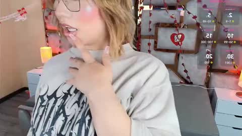 Snapshot of kristtal_key chatting on 09/19/25, 12:45 Kristtal online show from 09/19/25, 12:45