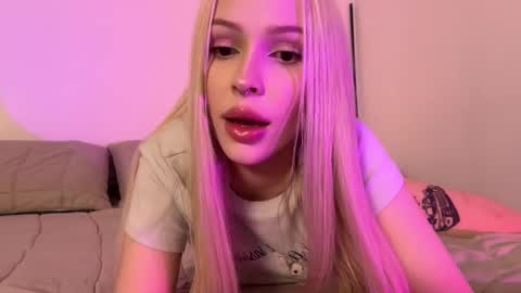 Snapshot of kristy_babe chatting on 09/20/25, 04:30 Kristy and Alice online show from 09/20/25, 04:30