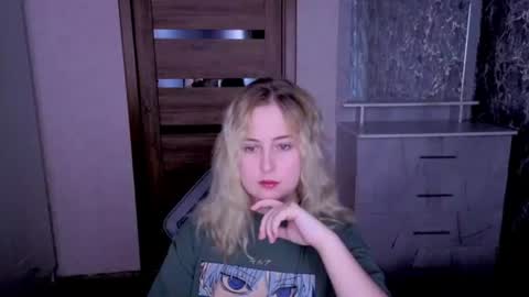 Snapshot of kristy_fran chatting on 06/20/26, 06:11 Kristy online show from 06/20/26, 06:11