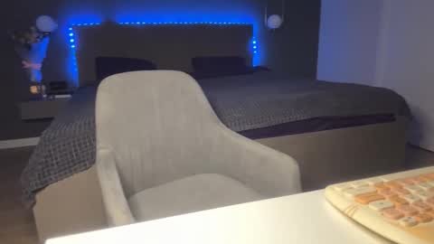 Kristi online show from 11/25/25, 04:12