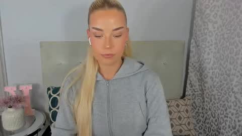 KristyFlowers online show from 05/11/26, 02:34