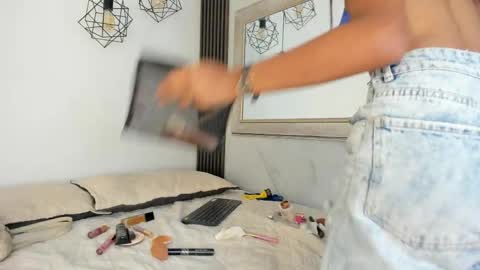 Cristina online show from 04/01/26, 07:22