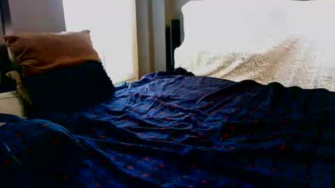 krisu1976 online show from 10/26/25, 02:45