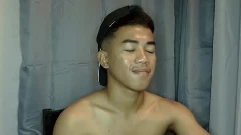 Snapshot of kritthanarkorn chatting on 11/26/25, 02:40 kritthanarkorn online show from 11/26/25, 02:40