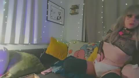 krystalvenison online show from 12/17/25, 01:28