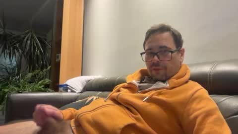 krzysztof1977 online show from 06/11/26, 09:35
