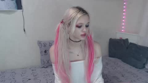 Emilia online show from 02/13/25, 04:54