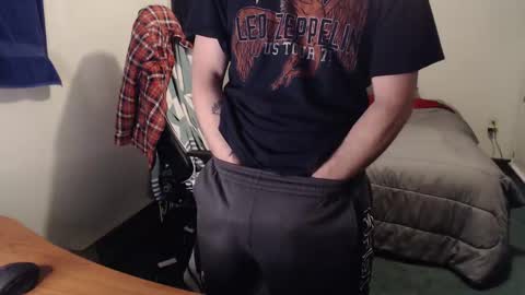 Snapshot of kuggy570 chatting on 01/08/25, 02:14 Kuggy online show from 01/08/25, 02:14