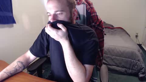 Snapshot of kuggy570 chatting on 01/10/25, 03:58 Kuggy online show from 01/10/25, 03:58