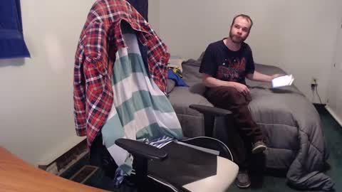 Snapshot of kuggy570 chatting on 02/06/25, 11:15 Kuggy online show from 02/06/25, 11:15