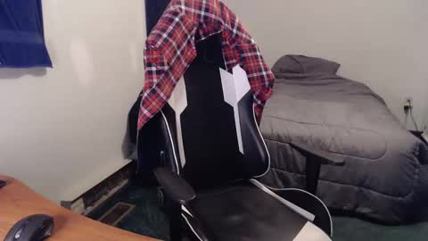 Snapshot of kuggy570 chatting on 02/18/25, 12:37 Kuggy online show from 02/18/25, 12:37