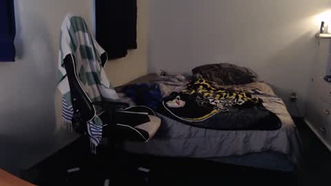 Snapshot of kuggy570 chatting on 09/10/25, 09:37 Kuggy online show from 09/10/25, 09:37