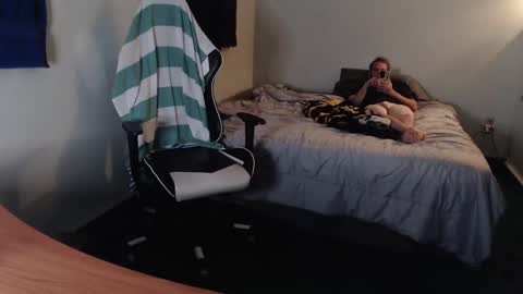 Snapshot of kuggy570 chatting on 09/29/25, 12:38 Kuggy online show from 09/29/25, 12:38