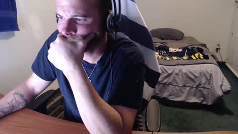 Snapshot of kuggy570 chatting on 10/16/25, 07:15 Kuggy online show from 10/16/25, 07:15