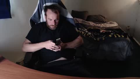 Snapshot of kuggy570 chatting on 10/17/25, 01:35 Kuggy online show from 10/17/25, 01:35