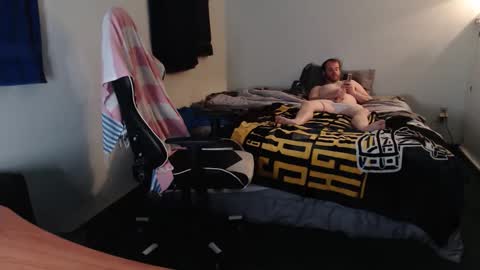 Snapshot of kuggy570 chatting on 11/19/25, 01:16 Kuggy online show from 11/19/25, 01:16