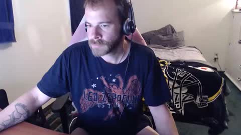 Snapshot of kuggy570 chatting on 11/28/25, 01:58 Kuggy online show from 11/28/25, 01:58