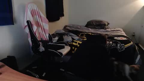 Snapshot of kuggy570 chatting on 11/30/25, 01:48 Kuggy online show from 11/30/25, 01:48