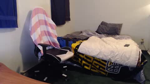 Snapshot of kuggy570 chatting on 12/13/25, 10:59 Kuggy online show from 12/13/25, 10:59