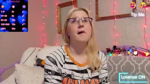 Samantha online show from 11/17/25, 02:06