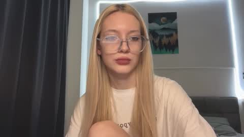 Bella and Alexandra online show from 01/10/26, 11:20