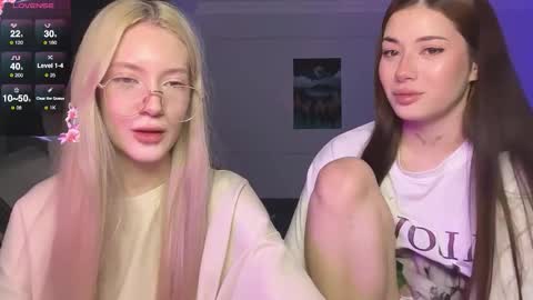Bella and Alexandra online show from 03/22/26, 08:56