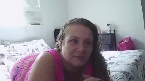 Snapshot of kweenbunnyb chatting on 10/26/25, 08:26 Kween Bunny B online show from 10/26/25, 08:26