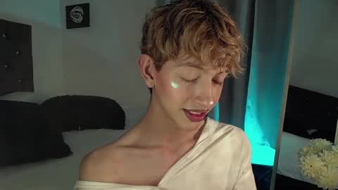 Snapshot of kyle__cooper chatting on 12/22/24, 01:01 Kyle Cooper online show from 12/22/24, 01:01