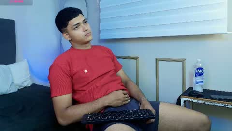 Snapshot of kyliam_big chatting on 07/07/26, 07:40 Kyliam online show from 07/07/26, 07:40