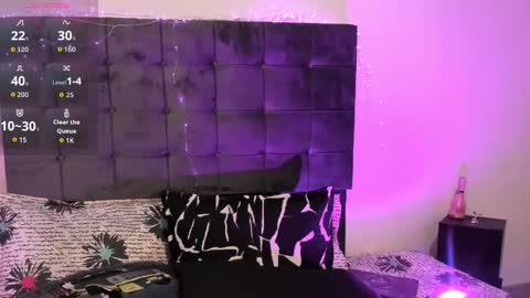 Snapshot of kylie2211 chatting on 11/15/25, 11:18 Kylie online show from 11/15/25, 11:18